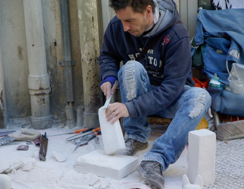 tailleur-LA MARTRE-min_artisan_stonecutter_sculpture-1085967